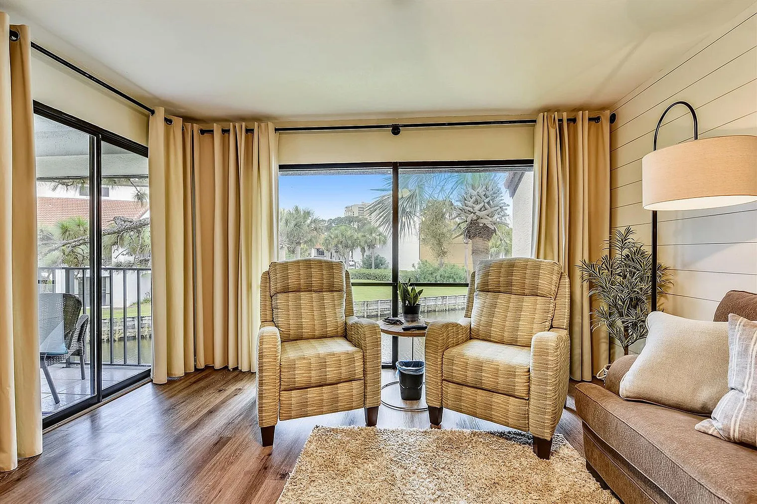 2 bed, 2.0 bath, 1194 sqft, $3,852 — Photo 4