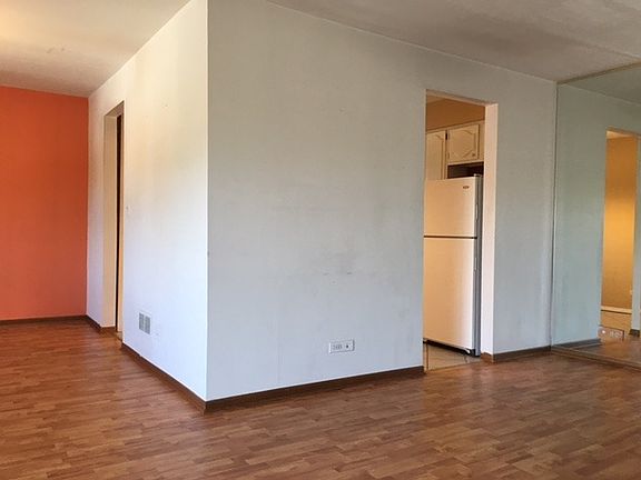 3rd image of 1601 N 76th Ct