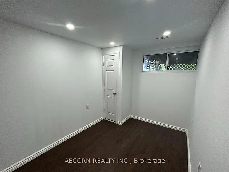 411 Sandford St #LOWER — Photo 3