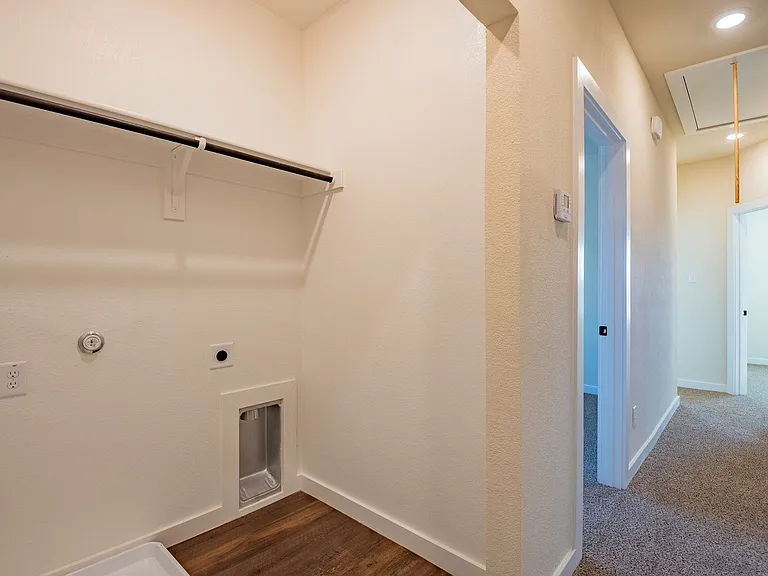 720 Blackland Dr — Photo 14