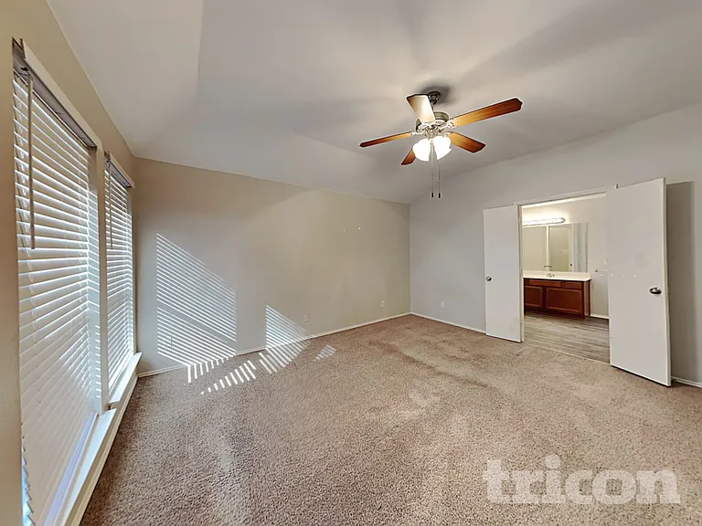 1615 Hillside Dr — Photo 9