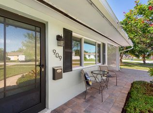 909 Ironwood Rd, North Palm Beach, FL 33408