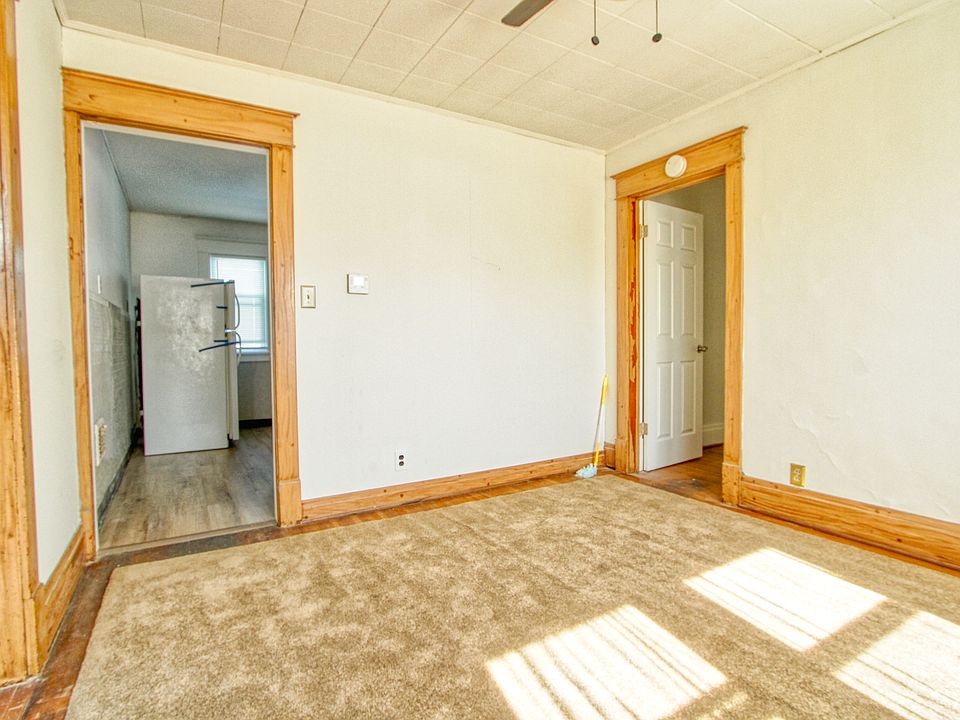 1st image of 405 Hinman Ave #1