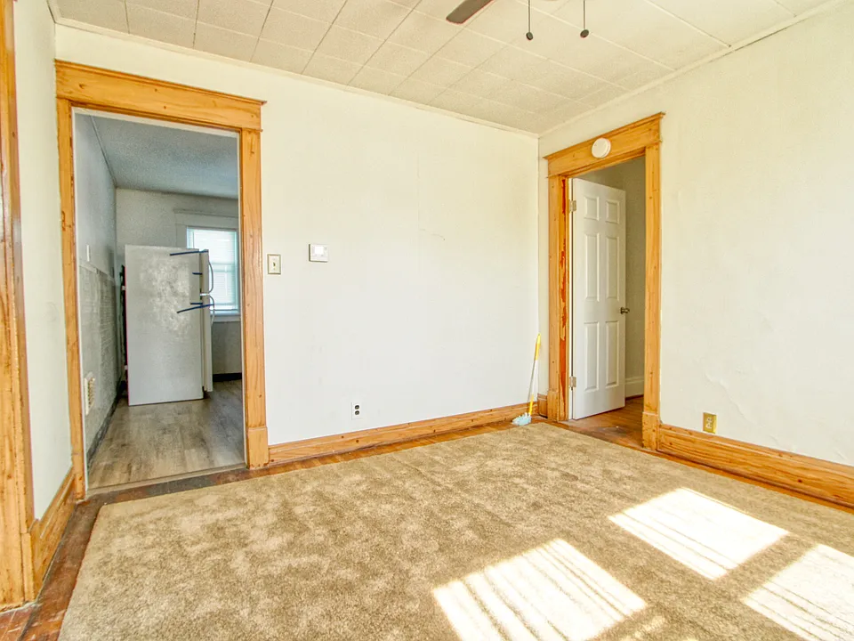 405 Hinman Ave #1