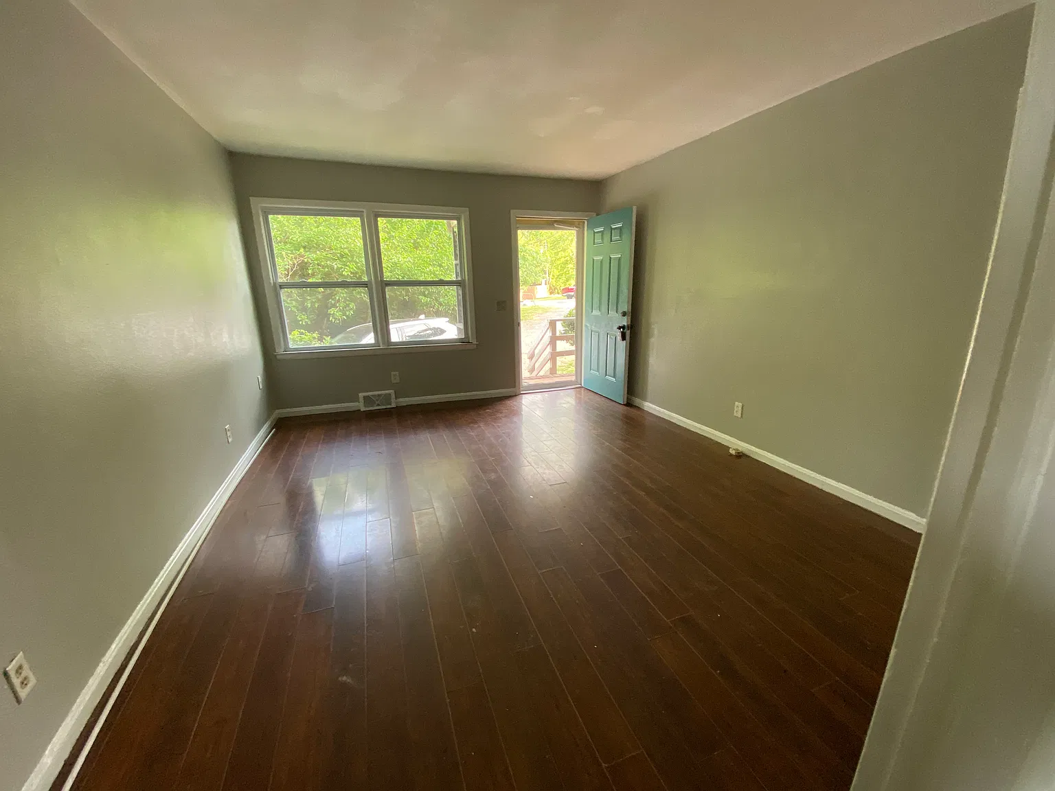 3 bed, 1.5 bath, 1136 sqft, $1,695 — Photo 3