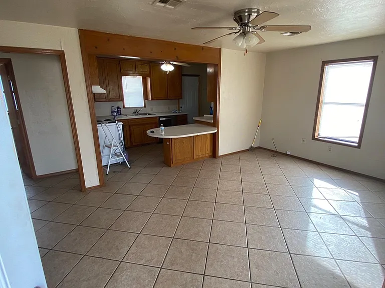 520 N Indiana St — Photo 5