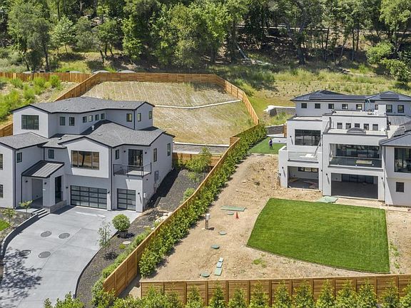 4th image of 18310 Castle Hill Way