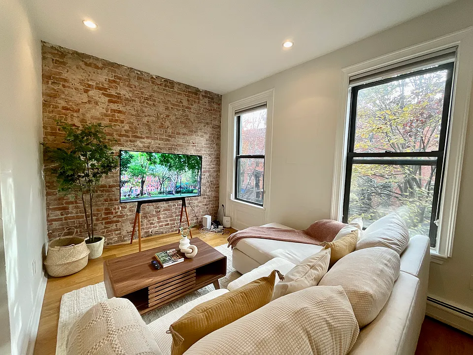 134 Wayne St #2