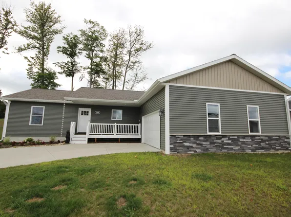 1420 Umber Dr, Traverse City, MI 49696