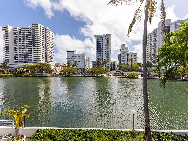 2445 Lake Pancoast Dr #J — Photo 1