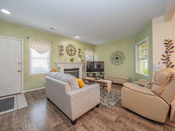 3rd image of 192 W Green Meadows Rd