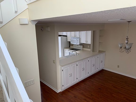 5th image of 5400 Water Oak Ln Unit 203