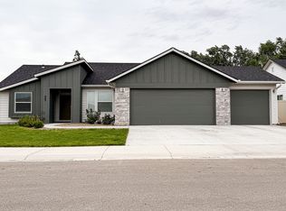 943 E 18th St N, Mountain Home, ID 83647