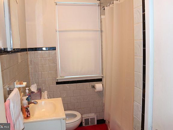 4th image of 900 Marion St