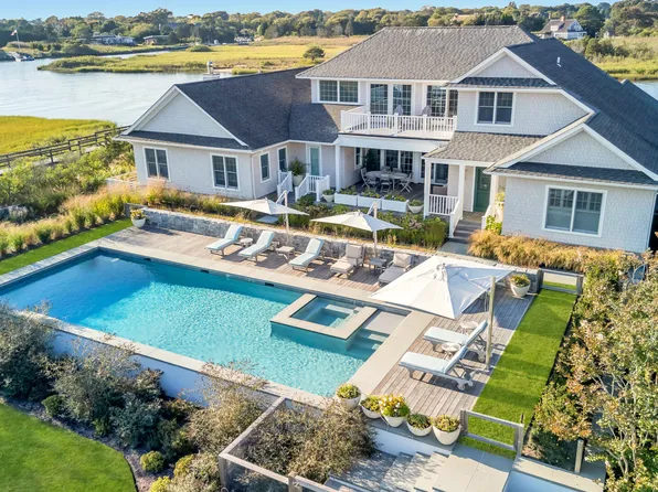 125 Dune Rd, Quogue, NY 11959