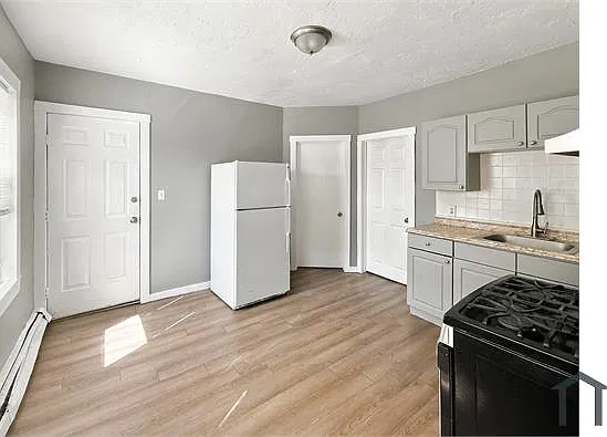 142 Jewett St — Photo 4