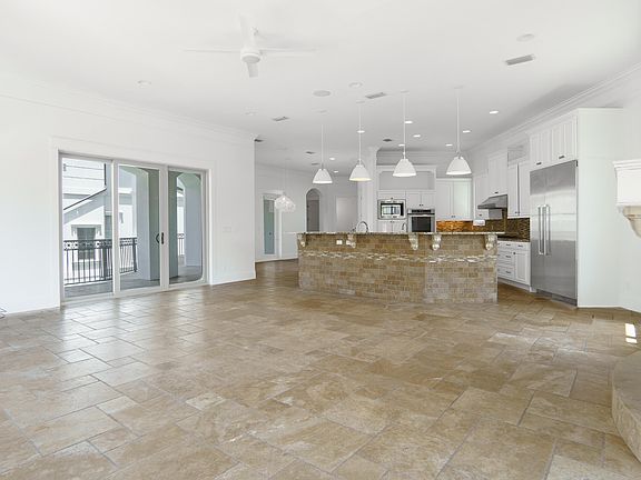 3rd image of 4782 Ocean Blvd