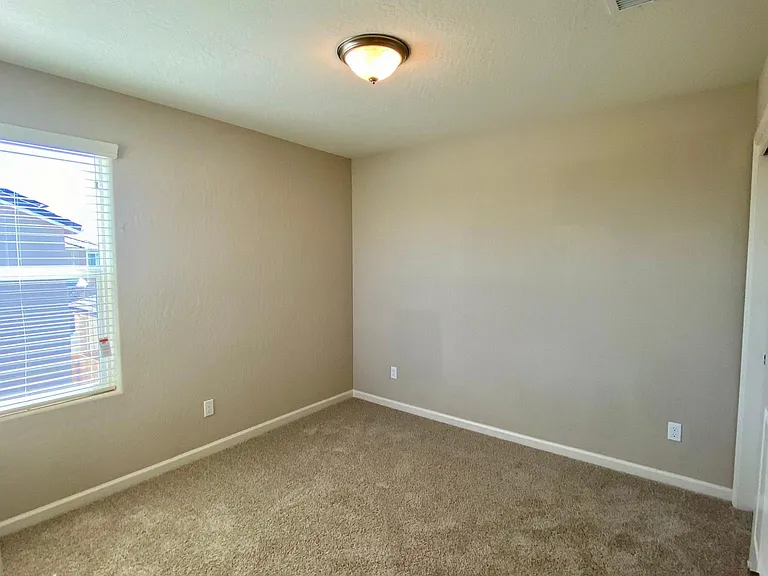 1102 Royalty Way W — Photo 20