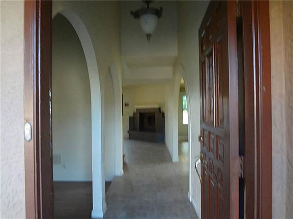 3rd image of 6204 Bluff Trail Ln