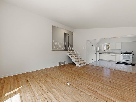 3rd image of 518 E North Broadway St