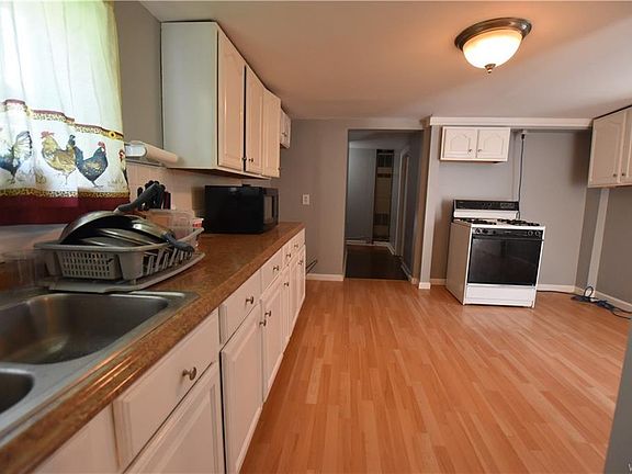 3rd image of 141 Farmer St