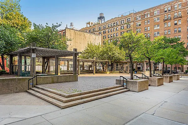 Rented by Living New York | media 18