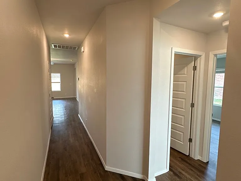 1212 E Gary St — Photo 4