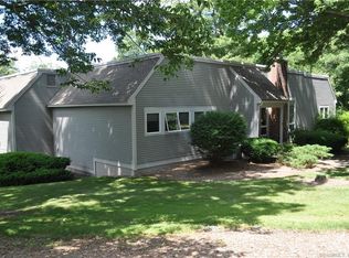 2 Mulberry Ln #2, Avon, CT 06001