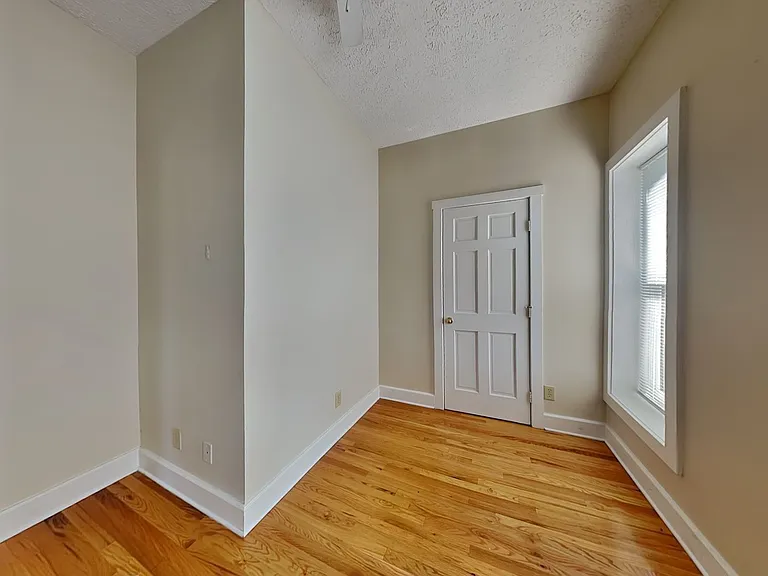 1394 Indianola Ave — Photo 9