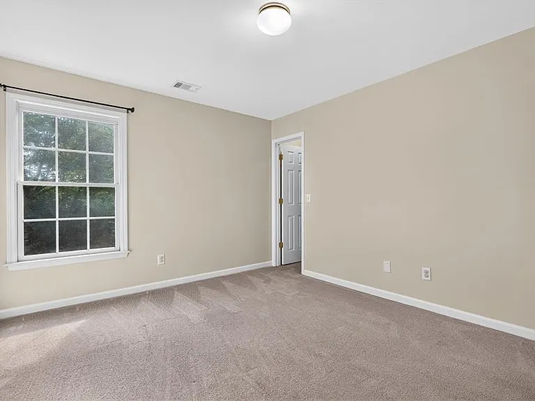 2311 Ravinia Ct NE — Photo 28