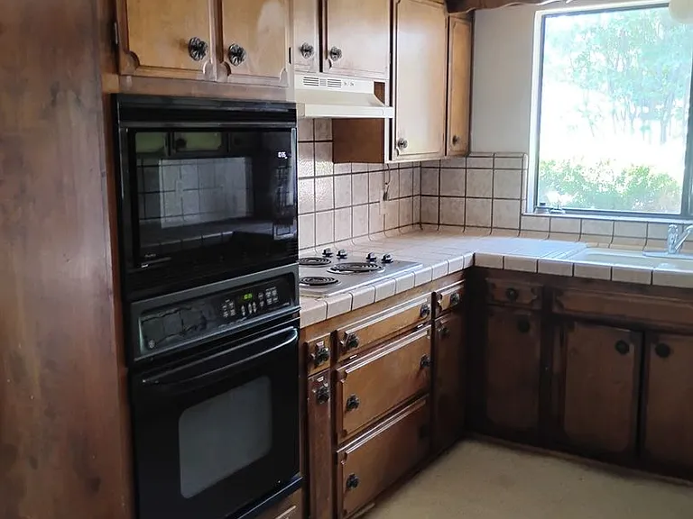635 Stanford Ct — Photo 4