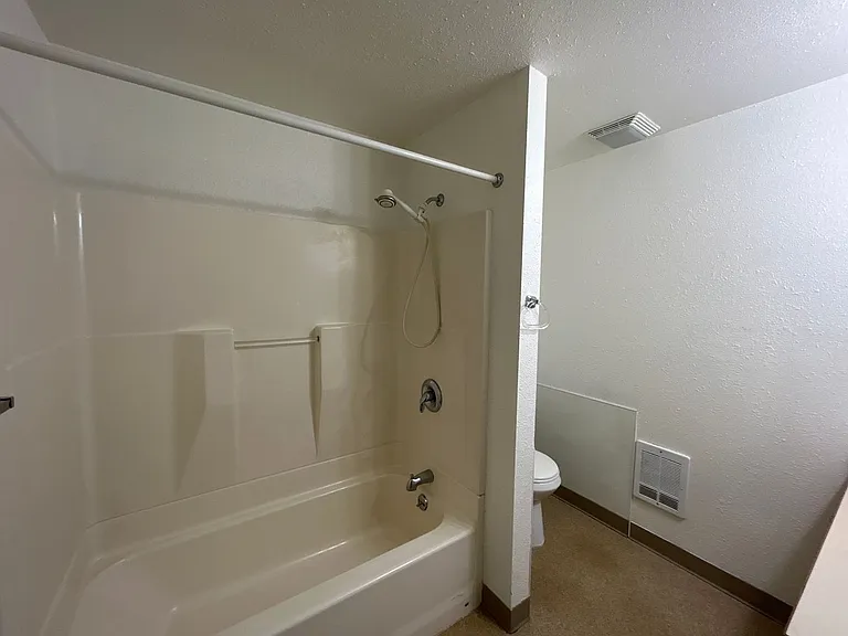 286 SW C St — Photo 10