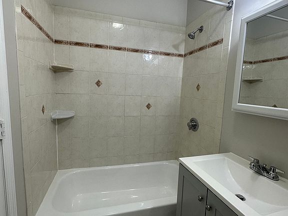 5th image of 332 61st St APT B1