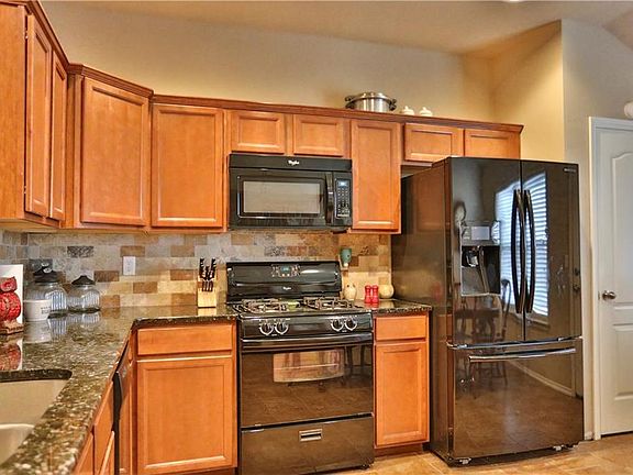4th image of 13304 Beaumont Dr