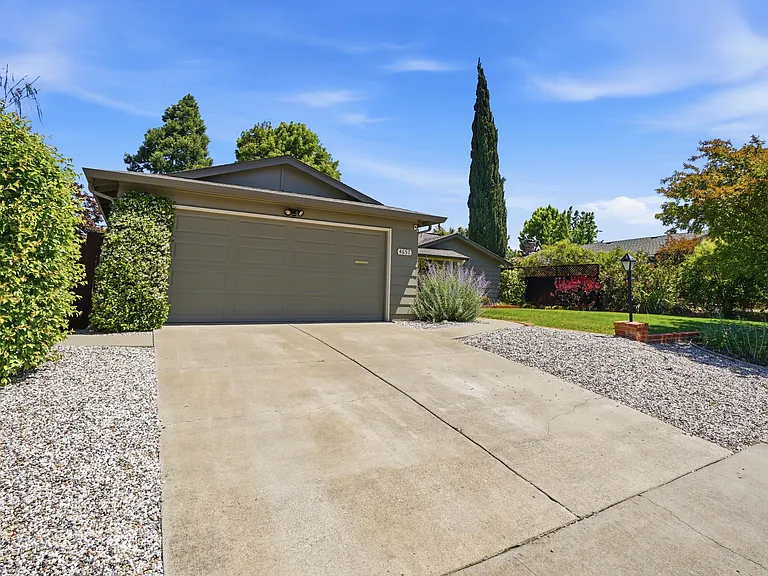 4657 Brenda Cir — Photo 4