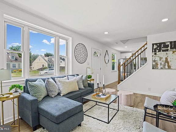 2nd image of 8226 Watersedge Rd