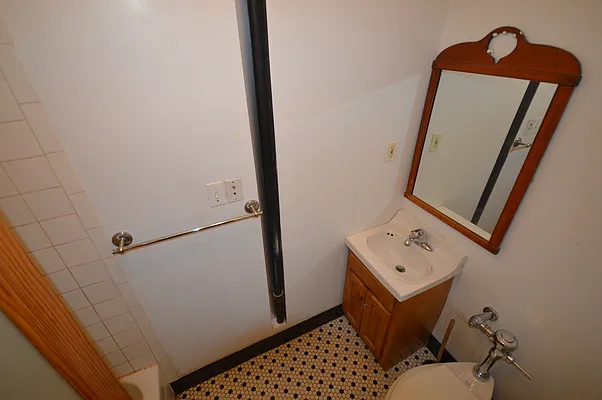 Rented by Universal Realty Group | media 3