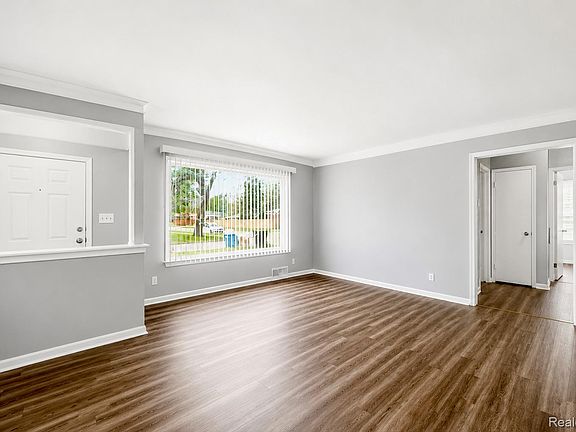 3rd image of 28326 Alden St
