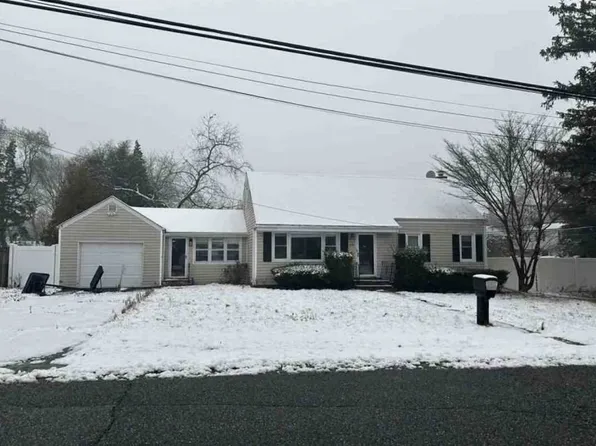 200 4th Ave, East Northport, NY 11731