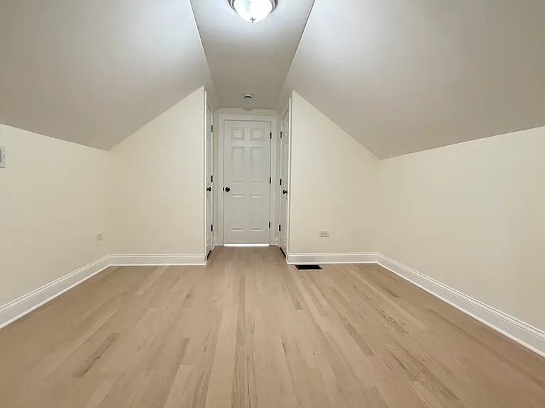 5821 W Gunnison St — Photo 36