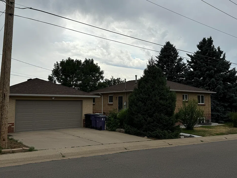 4898 Fenton St