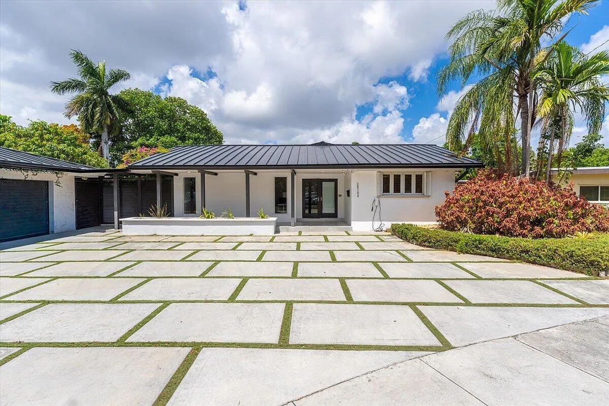6 bed, 4.5 bath, 4200 sqft, $17,000 — Photo 1