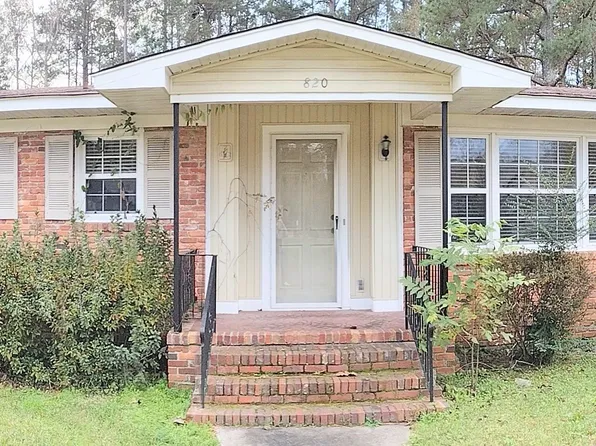 820 E McCarty St, Sandersville, GA 31082