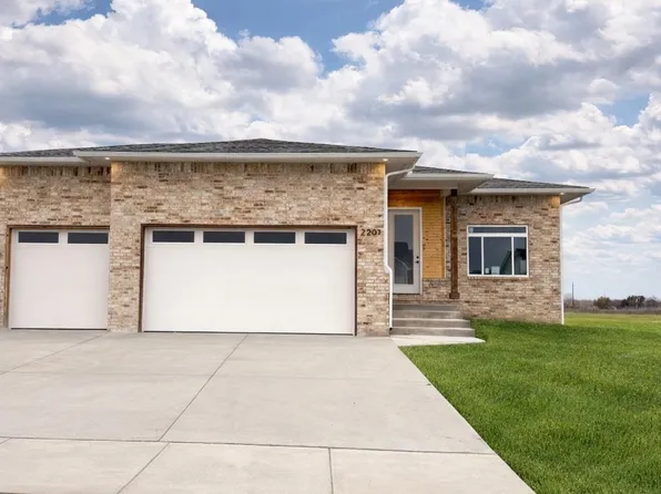 2207 S Chateau Ct, Wichita, KS 67207