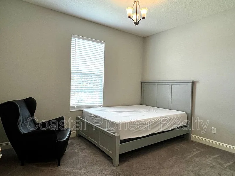 3 bed, 2.0 bath, 2101 sqft, $3,000 — Photo 4