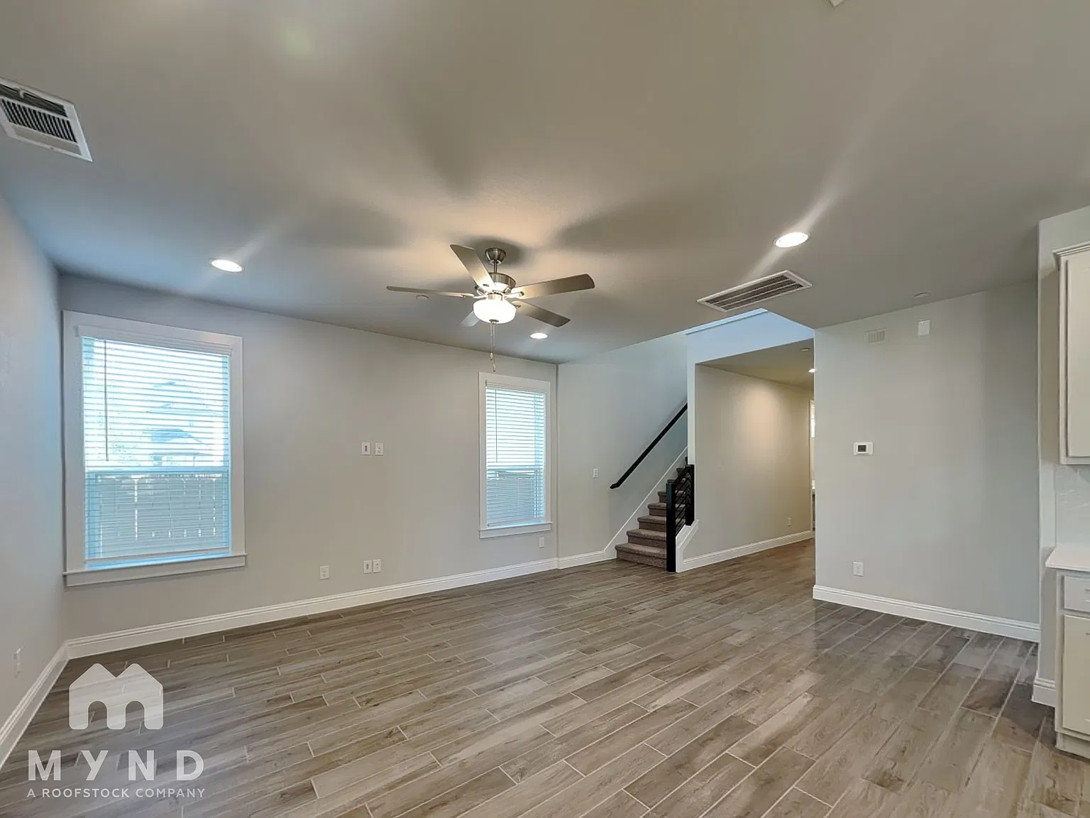 5 bed, 3.5 bath, 2702 sqft, $3,045 — Photo 3
