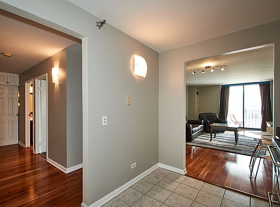 4th image of 1250 N La Salle Dr APT 1602