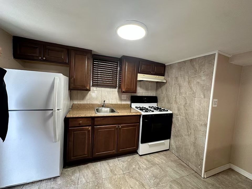 2nd image of 14 Guilford St Floor 1