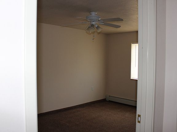 bedroom-fits king size