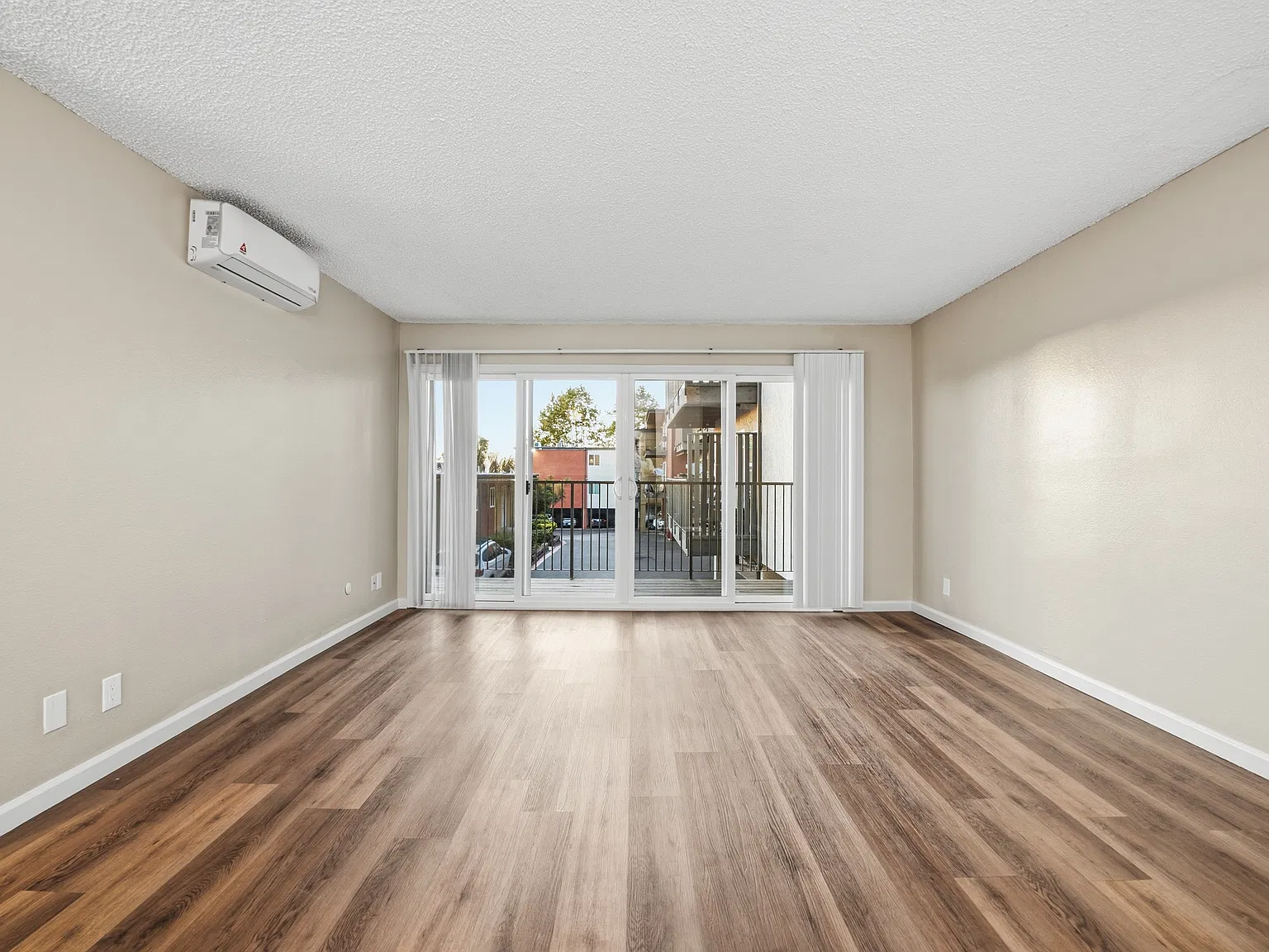 2 bed, 825 sqft, $2,275 — Photo 3